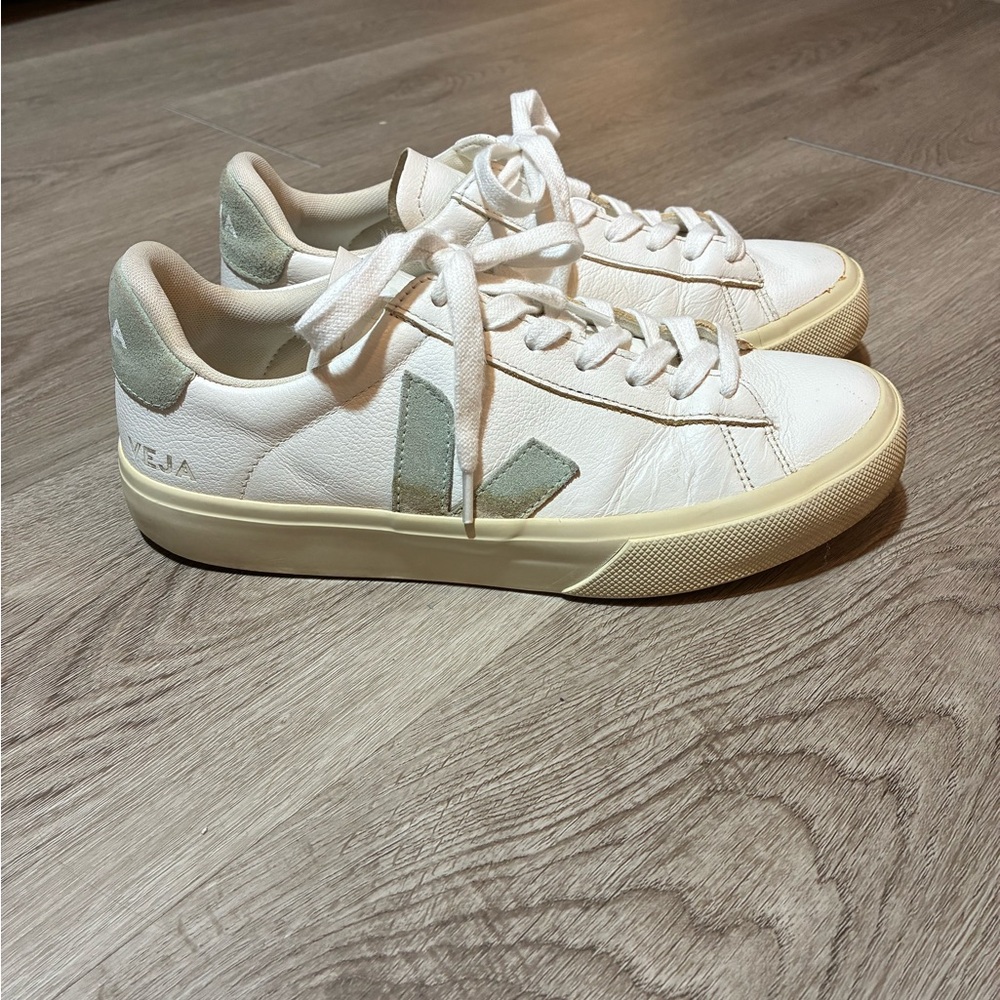 Veja White and Green Casual Sneakers